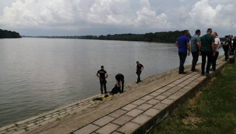 ПОТРЕСНЕ СЦЕНЕ НА ОБАЛИ ДУНАВА У АПАТИНУ ГДЕ СУ НЕСТАЛИ ДЕЧАЦИ: У току велика потрага за малишанима (ФОТО/ВИДЕО)