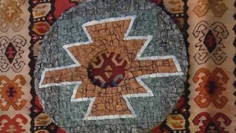 PIROTSKI ĆILIM U MOZAIKU: Izložba Tkanje kamenom u Manakovoj kući