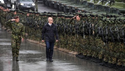 VOJSKA SRBIJE IZVRŠAVA SVE ZADATKE: Ministar Vučević obišao deo jedinice koje su u najvišem stepenu borbene gotovosti