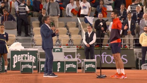 AMAN, DOSTA VIŠE! Novak Đoković je ovako prekinuo intervju na terenu posle pobede nad Fučovičem na Rolan Garosu AMAN, DOSTA VIŠE! Novak Đoković je ovako prekinuo intervju na terenu posle pobede nad Fučovičem na Rolan Garosu