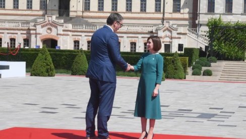 PRVA IZJAVA PREDSEDNIKA PO DOLASKU U MOLDAVIJU: Ne očekujem lake sastanke, važno je da pokušamo da sačuvamo mir i stabilnost