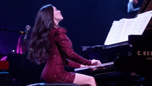 KONCERT ZA PAMĆENJE: Lola Astanova oduševila publiku u MTS dvorani (FOTO)