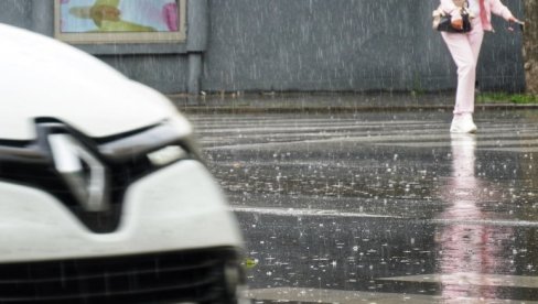 НЕВРЕМЕ СТИГЛО У БЕОГРАД: Киша пљушти широм града, а ови делови земље су такође на удару