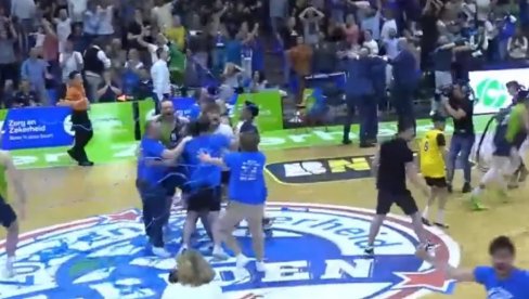 KOŠARKA NE PAMTI OVAKAV PREOKRET: Gubili 16 razlike na 140 sekundi do kraja, a onda osvojili trofej (VIDEO)