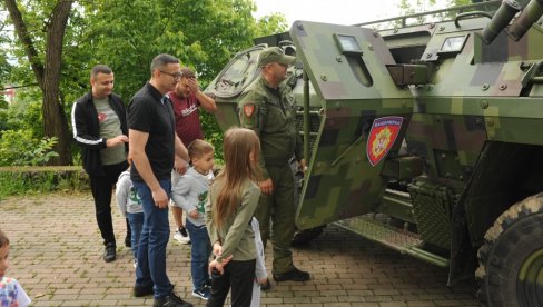 СПЕКТАКЛ ЗА НАЈМЛАЂЕ: Тактичко-технички збор припадника МУП у Краљеву (ФОТО)