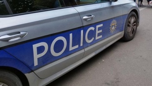 (UZNEMIRUJUĆE) IZAŠAO SA AUTOMATSKOM PUŠKOM I UPUCAO DVE OSOBE: Krvna osveta ispred suda u Peći (UZNEMIRUJUĆE) IZAŠAO SA AUTOMATSKOM PUŠKOM I UPUCAO DVE OSOBE: Krvna osveta ispred suda u Peći