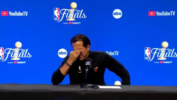 ШТА СВЕ НЕЋЕ ДА ГА СНАЂЕ!? Познатом НБА тренеру изгорео дом неколико месеци након развода