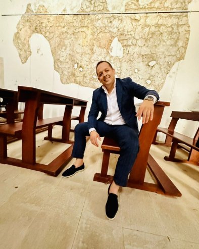 ПОМОЗИ МИ КАО ТАЛИЈА: Емир Хабибовић урадио за себе велики ауторски искорак (ФОТО)