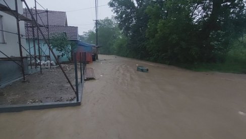 ВАНРЕДНА СИТУАЦИЈА У 26 ГРАДОВА И ОПШТИНА: Евакуисано шест особа - најкритичније у Чачку ВАНРЕДНА СИТУАЦИЈА У 26 ГРАДОВА И ОПШТИНА: Евакуисано шест особа - најкритичније у Чачку