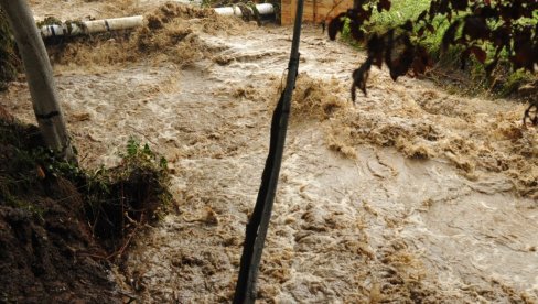 VANREDNO U TRI SELA: Bujična izlivanja u opštini Varvarin