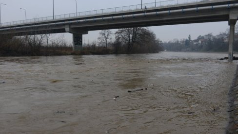 MUŠKARAC SKOČIO S MOSTA: Pokušaj samoubistva u centru Kraljeva