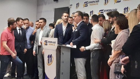 KO ĆE KOGA DA UCENJUJE: Koliko će se lider DES pridržavati obećanja da neće u Vladu sa Abazovićem