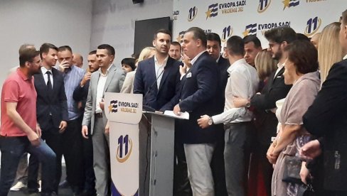 KO ĆE KOGA DA UCENJUJE: Koliko će se lider DES pridržavati obećanja da neće u Vladu sa Abazovićem KO ĆE KOGA DA UCENJUJE: Koliko će se lider DES pridržavati obećanja da neće u Vladu sa Abazovićem