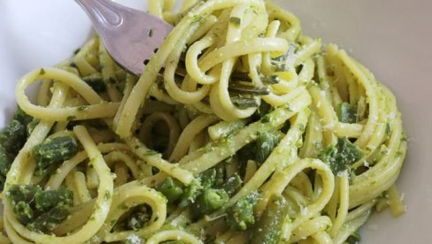 BRZINSKI PESTO OD GRAŠKA: Lagan letnji ručak spreman za manje od 15 minuta (RECEPT)