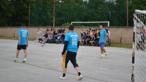 TURNIR ULICA NA PETOPARCU: U žitnici Banata građani igrali mali fudbal (FOTO)