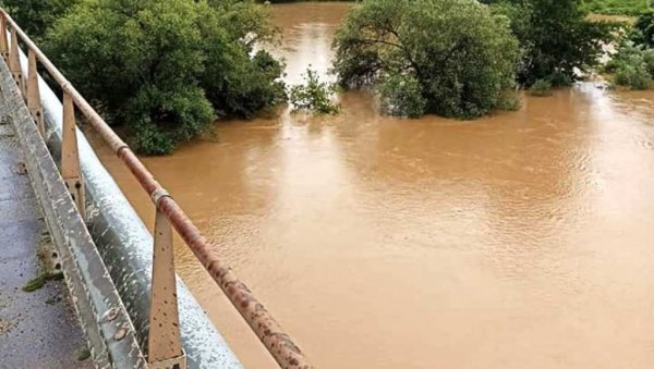 ПОПЛАВА У ПАРАЋИНСКОЈ ОПШТИНИ: Њиве под водом у атарима Дреновца и Сикирице