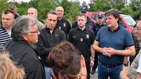 GAŠIĆ U JUNKOVCU: Spasioci i vatrogasci će biti sa vama dok ne saniramo štetu (FOTO)