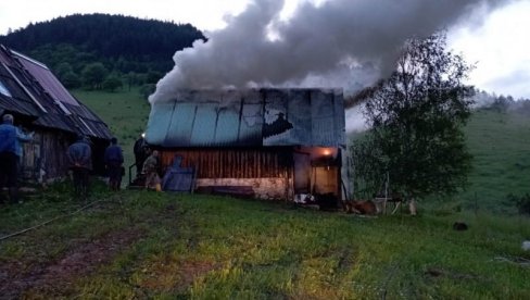 GORELA PORODIČNA KUĆA NA KOSANICI: Počinjena veća materijalna šteta