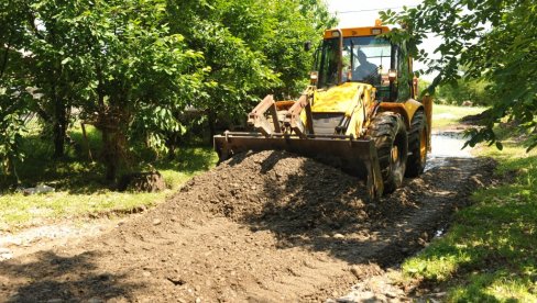 NAKON ASANACIJE - DEZINFEKCIJA: Kraljevčani započeli otklanjanje posledica bujičnih poplava (FOTO)