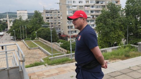 A NA PARKINGU... Evo šta je Piksi uradio orlovima u Bugarskoj pred važan meč (FOTO)