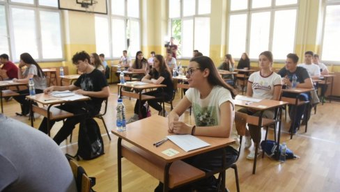 SPUŠTEN PRAG ZA UPIS U GIMNAZIJE: Počeo upis u srednje škole, đaci do knjižice lakše dolaze nego prošle godine