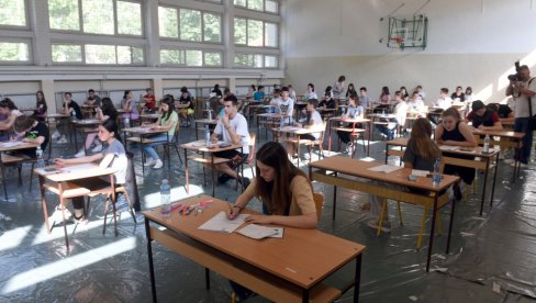 NAMUČILA IH GRAČANICA I REČ REVNOST: Šta je bilo najteže malim maturantima na testu iz srpskog jezika