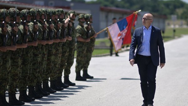 ПРЕМИЈЕР НАЈАВИО: Обавезно служење војног рока требало би да почне у септембру 2025. године