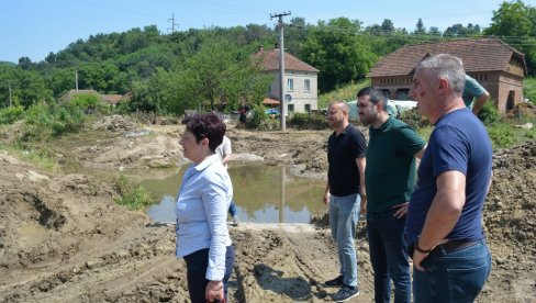 ПОСЛЕ НЕЗАПАМЋЕНИХ ПОПЛАВА: Свилајнац очекује помоћ три министарства (ФОТО)