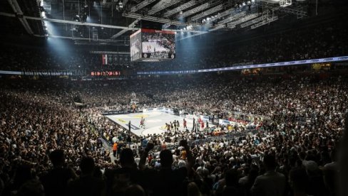 REGION OVO SKORO NIJE DOŽIVEO: Svi žele da gledaju Partizan, crno-beli igraju na otvorenom (FOTO)