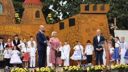 „ZLATNA BRANA“ TRAJE TRI DANA: U Kisaču nadomak Novog Sada počeo 29. dečji festival