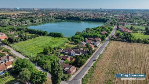 KILOMETAR NOVOG ASFALTA U MUŽLJI: Radovi kod Zrenjanina (FOTO)