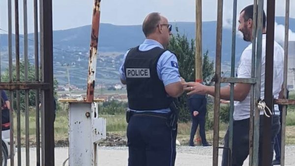ХАПСЕ СРБЕ И НА ВИДОВДАН: Инцидент на Газиместану, тзв. косовска полиција привела младића из Бабиног Моста (ВИДЕО)