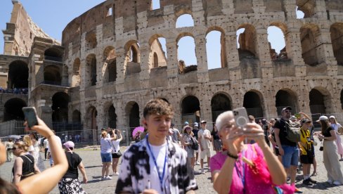 BESPLATNO U KOLOSEUMU U MAJU: Turisti pozvani da učestvuju u gladijatorskoj predstavi