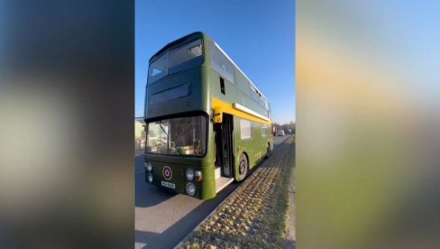 СВЕ ЈЕ ПОЧЕЛО КАО ШАЛА: Несвакидашња прича о породици која живи у двоспратном аутобусу (ВИДЕО) СВЕ ЈЕ ПОЧЕЛО КАО ШАЛА: Несвакидашња прича о породици која живи у двоспратном аутобусу (ВИДЕО)