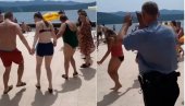 TURISTI NA PLAŽI U NEUMU ZAIGRALI KOLO: Zabavu prekinuo policajac (VIDEO)