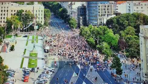 СЛИКА ИЗ ВАЗДУХА: Ево колико је окупљених на политичком протесту у Београду (ФОТО)