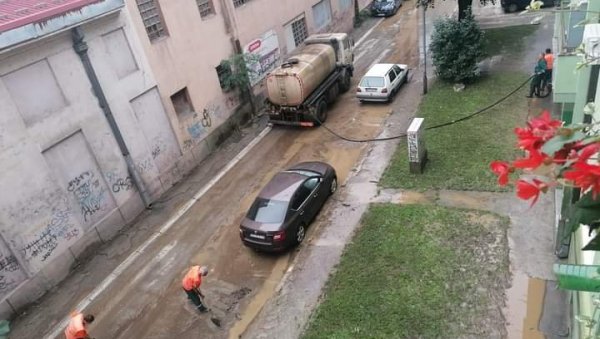 УЖИЦЕ ПОСЛЕ ПОПЛАВЕ: Вода је ушла у 35 стамбених кућа и зграда