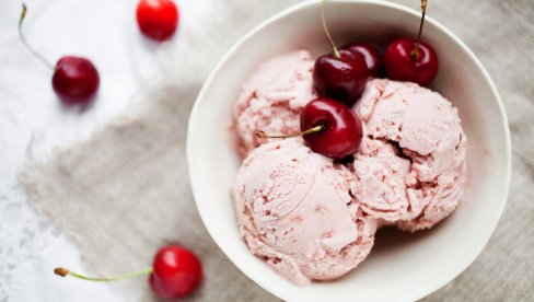 RECEPT ZA DOMAĆI SLADOLED: Čaša višanja i eto slatkog zadovoljstva!