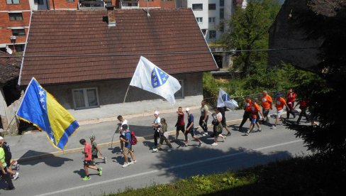 ПРОВОКАЦИЈЕ У СРЕБРЕНИЦИ: Ратне заставе тзв. Армије БиХ на „Маршу мира“ (ФОТО)