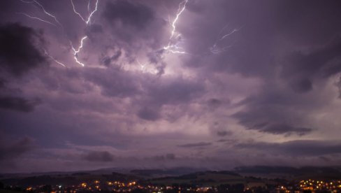 НЕВРЕМЕ ЋЕ ВЕЧЕРАС ПОГОДИТИ ОВЕ ДЕЛОВЕ НАШЕ ЗЕМЉЕ: Ево шта нам доносе наредни дани