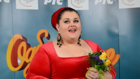 DRUGA OSOBA: Bojana Stamenov smršala 80 kg i skinula se u bikini (FOTO)