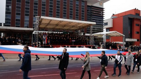 НОВИ РАТНИ БУБЊЕВИ НЕ СКРЕЋУ СРПСКУ С КУРСА: Бањалука сталожено на Бећировићев позив на мобилизацију НОВИ РАТНИ БУБЊЕВИ НЕ СКРЕЋУ СРПСКУ С КУРСА: Бањалука сталожено на Бећировићев позив на мобилизацију