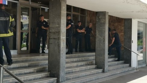 DOJAVA BOMBE U KRUŠEVCU: Evakuisani sud i tužilaštvo, policija na terenu (FOTO/VIDEO)