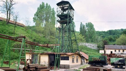 U SENJU SE UGALJ KOPA 170 GODINA: U gustim bukovim šumama, Lazar Pandurović slučajno pronašao kamen neobične boje i izgleda