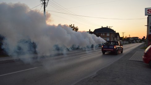 ZAPRAŠILI KOMARCE U 17 MESNIH ZAJEDNICA: Borba protiv krvopija u Svilajncu (FOTO)