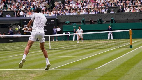 JEDVA SU DOČEKALI! Engleska publika okrenula leđa Novaku Đokoviću u finalu Vimbldona