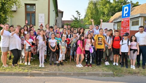 НА ЛЕТОВАЊЕ О ТРОШКУ ОПШТИНЕ:  Локална самоуправа у Руми платила опоравак ѕа 49 малишана