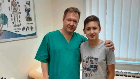 САЊА ДА ЗАИГРА ФУДБАЛ: Александру Петровићу (16) из Параћина поново потребан новац за лечење