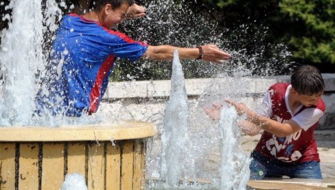 LEKARI I VATROGASCI U PRIPRAVNOSTI: Prete sunčanica i požari u Crnoj Gori