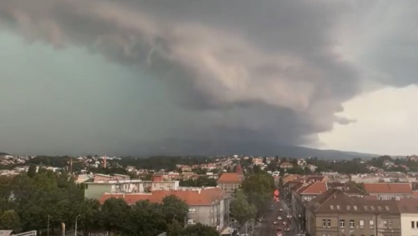 ОЛУЈА БЕСНИ ХРВАТСКОМ: Невреме поново срушило дизалицу (ФОТО)